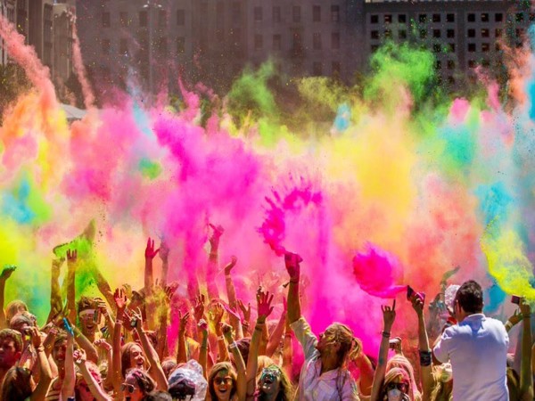 happy-holi (1)-600x450